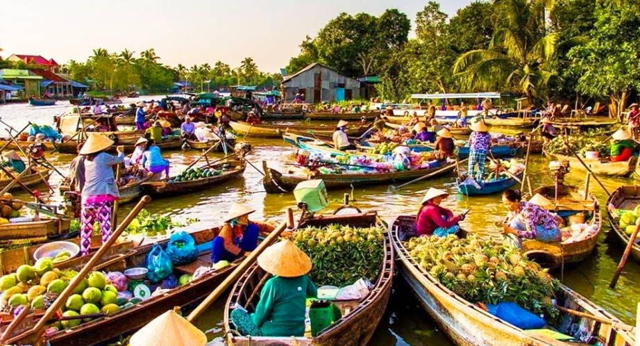 Day 3: Mekong Lodge - Cai Be Floating Market - Sa Dec - Chau Doc (Breakfast, Lunch)